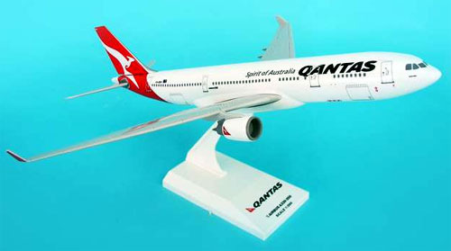 Airplane Models: Qantas - Airbus A330-200 - 1/200 - Premium model