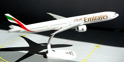 Emirates Airlines Boeing 777-300ER 1:200 Herpa Snap-Fit 610544 Modell B777
