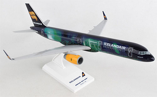 Airplane Models: Icelandair - Hekla Aurora - Boeing 757-200 - 1/150