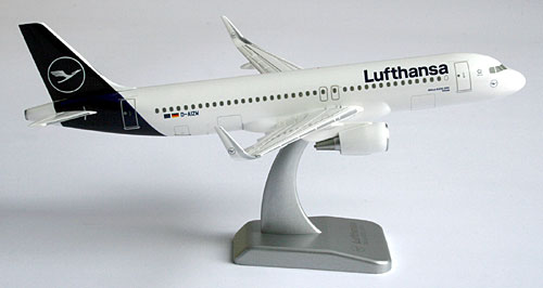 Airplane Models: Lufthansa - Airbus A320-200 - 1/200 - Premium model