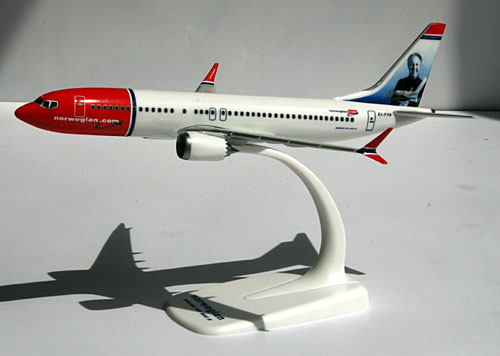 Airplane Models: Norwegian Air Shuttle - Sir Freddie Laker - Boeing 737 MAX 8 - 1/200