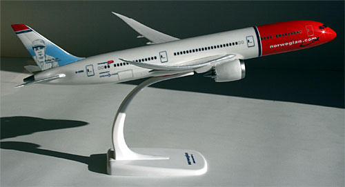 Airplane Models: Norwegian Air Shuttle - Babe Ruth - Boeing 787-8 - 1/200