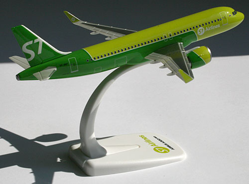 Airplane Models: S7 Airlines - Airbus A320neo - 1/200